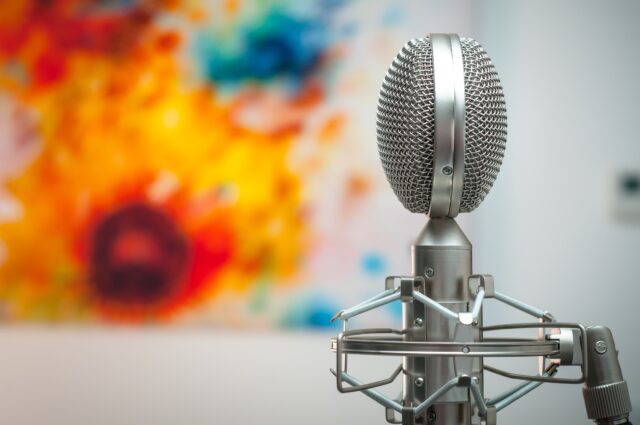Microphone set for the interview about third-party cookies