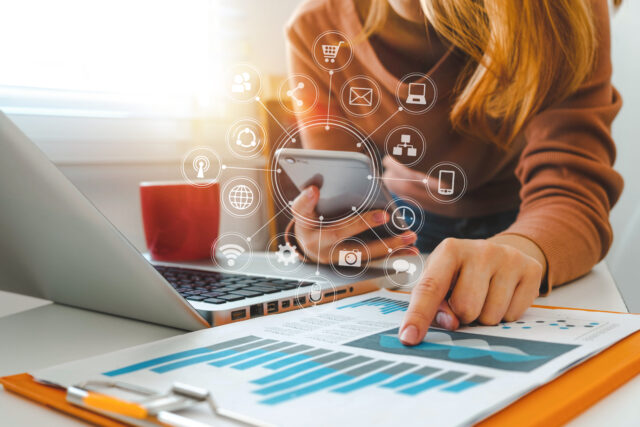 A picture showing how to maximize social media potential