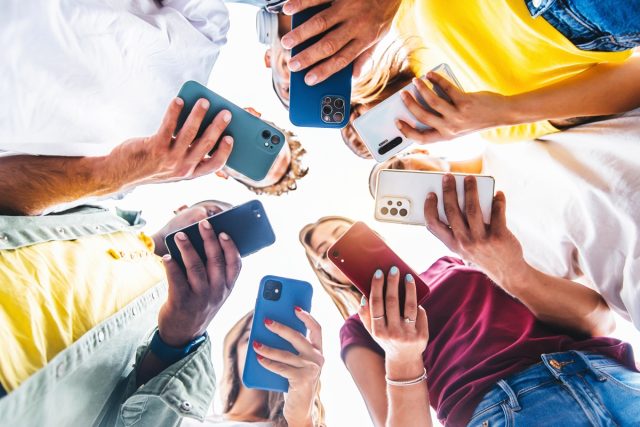UK adults spend record 4+ hours online daily as social media dominates