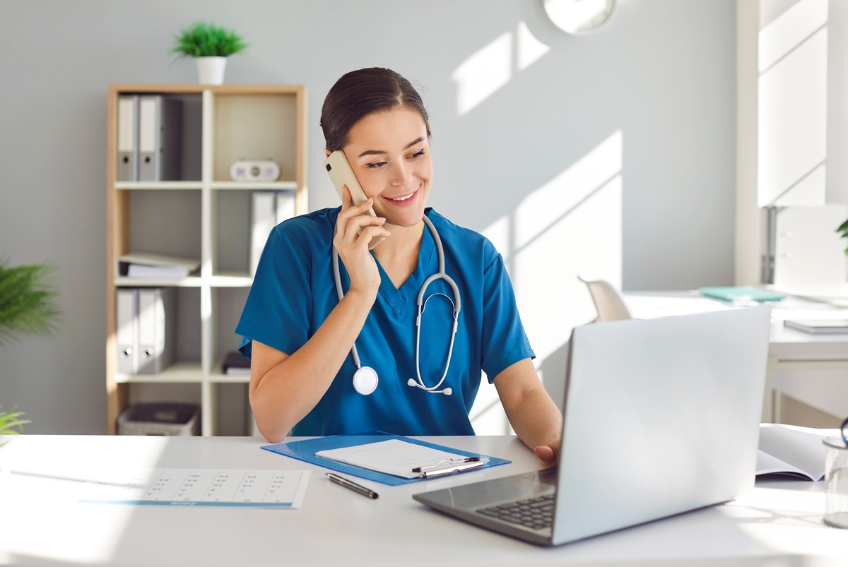 Doctor/nurse scheduling an appointment.