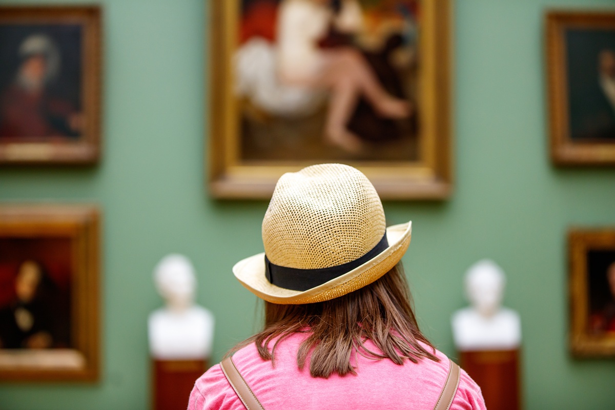 Why Do Solo Consumer Reviews Hold More Weight Than Group Experiences